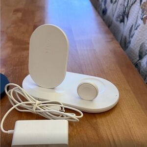 Belkin White Wireless Charger with Adapter